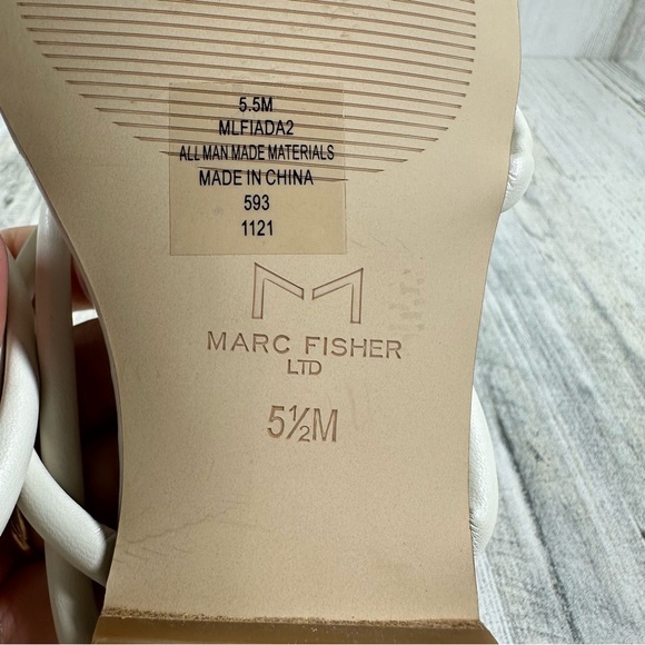 New Marc Fisher Fiada 2 Square Toe Faux Leather Thong Sandal In White #597 - Picture 7 of 8